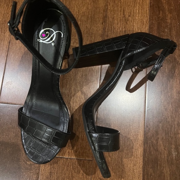 Black sandals - Picture 2 of 3